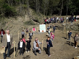 vignette Plantation avec les scolaires
